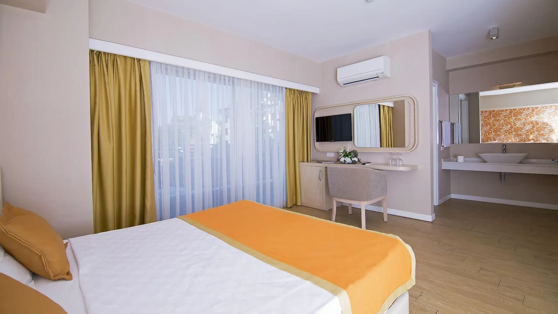 Mirage World Hotel İçmeler Türkei