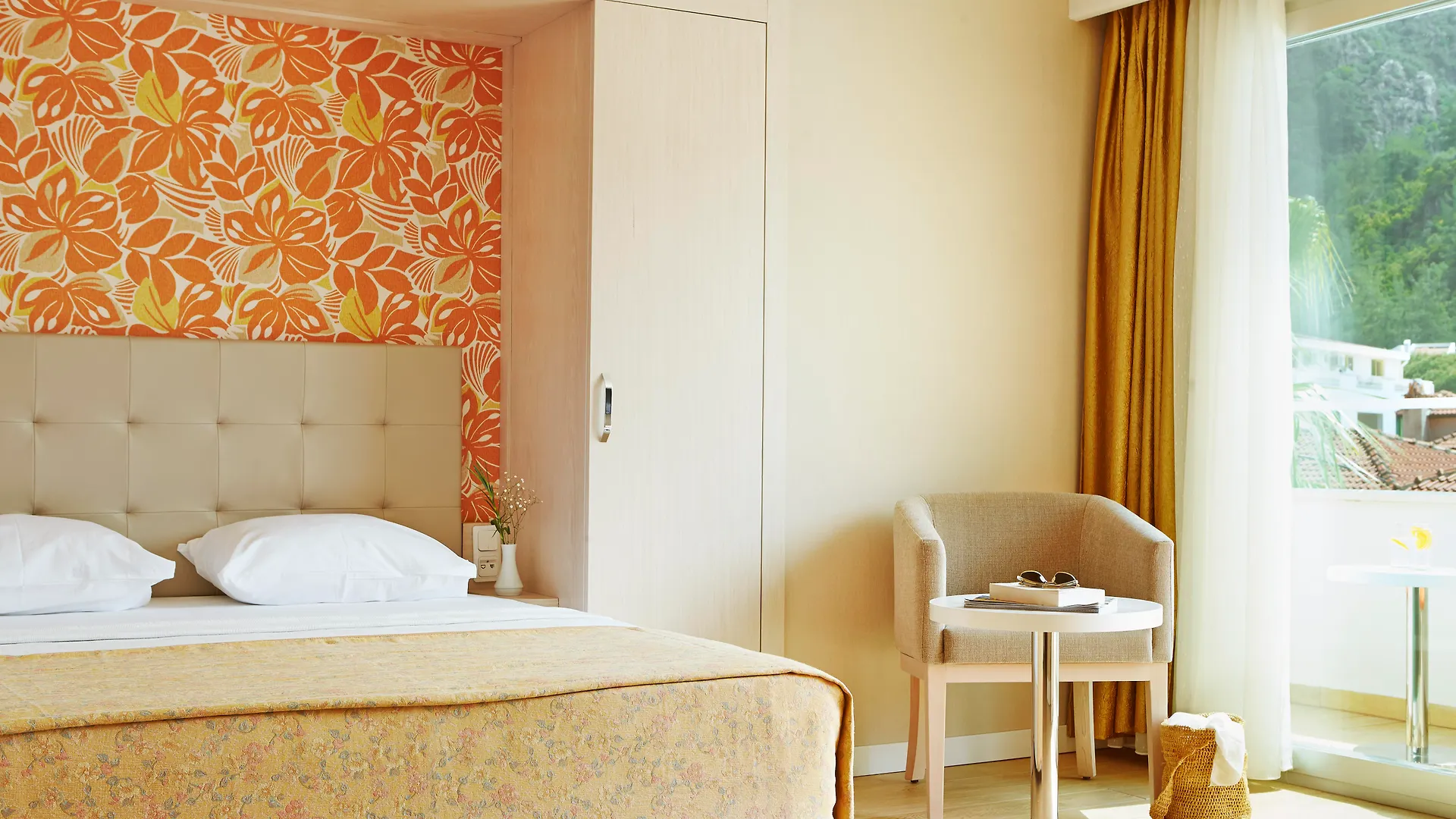 Mirage World Hotel İçmeler 4*,