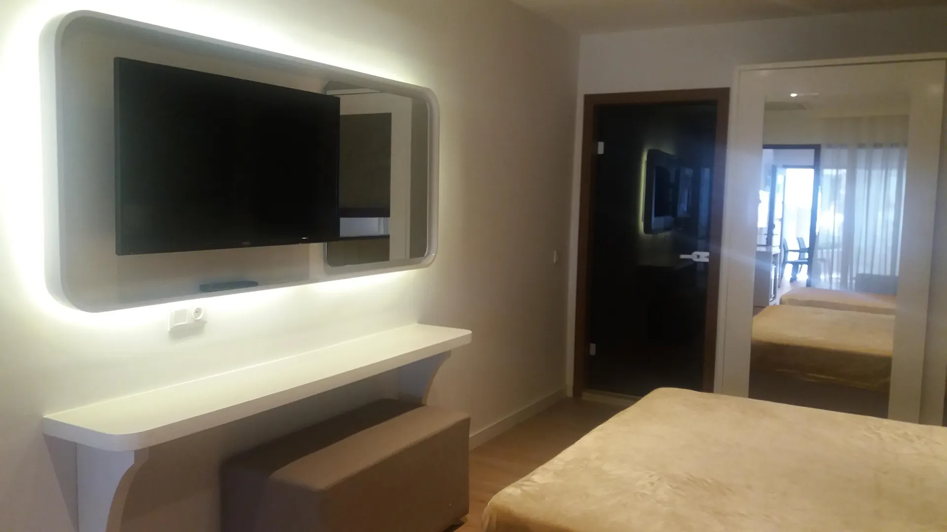 Mirage World Hotel İçmeler
