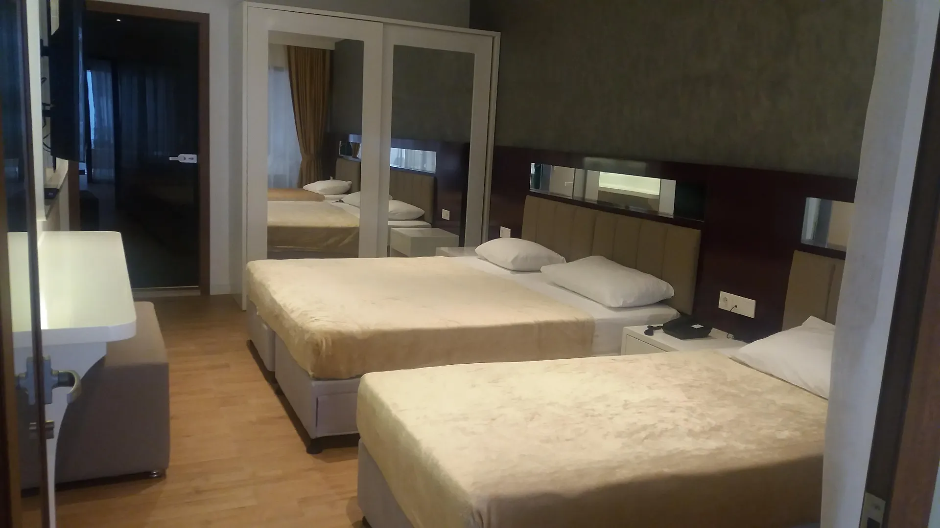 Mirage World Hotel İçmeler