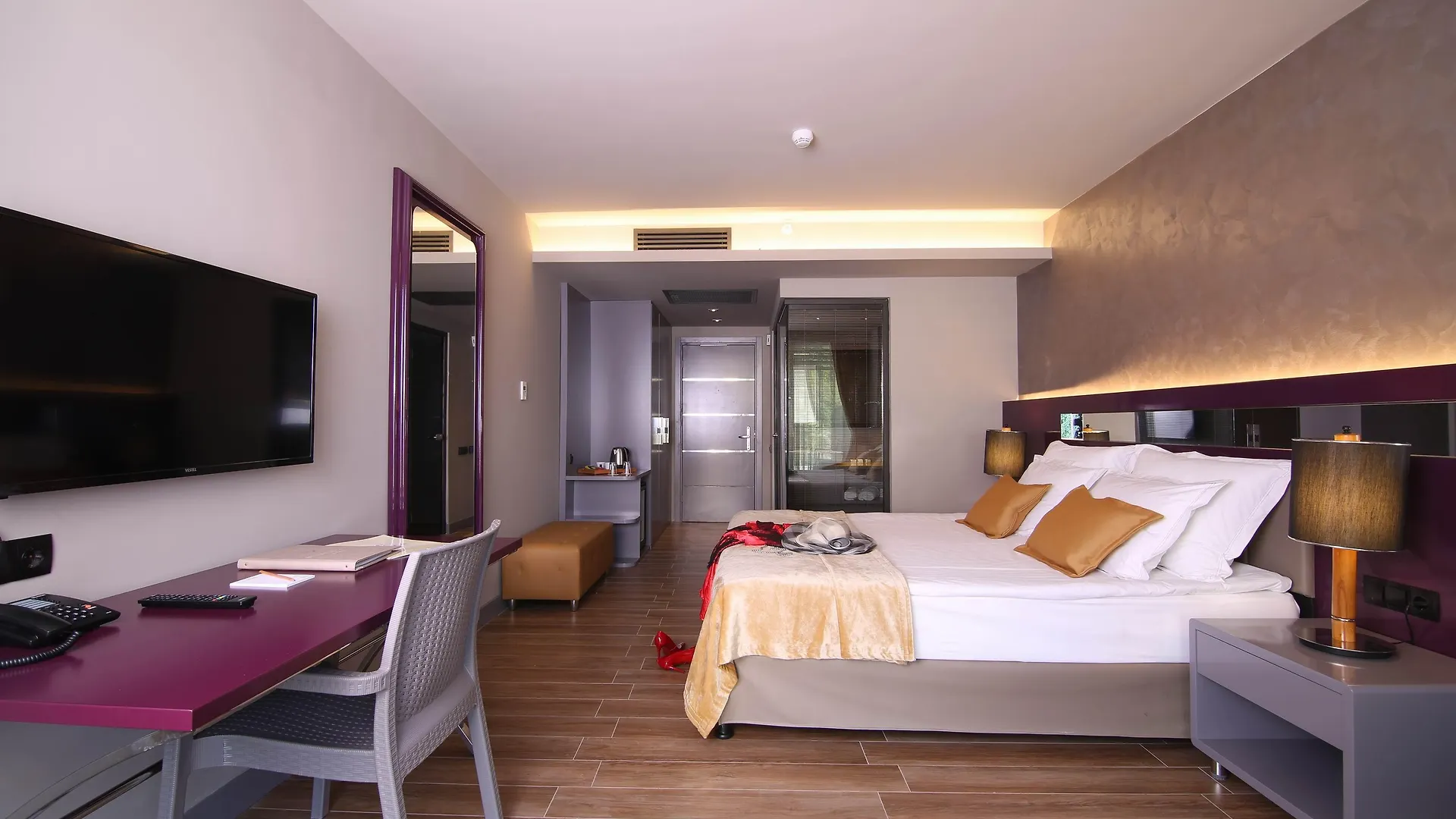 Mirage World Hotel İçmeler