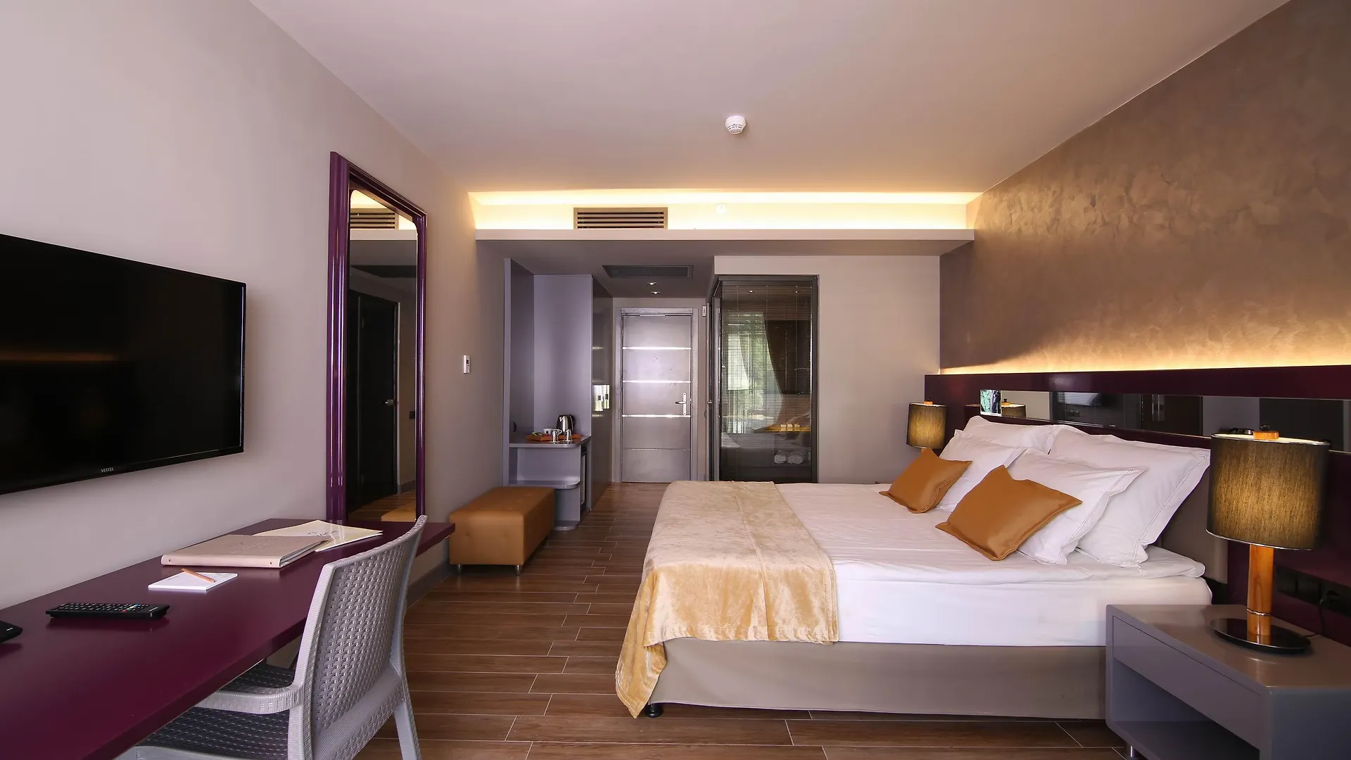 Mirage World Hotel İçmeler
