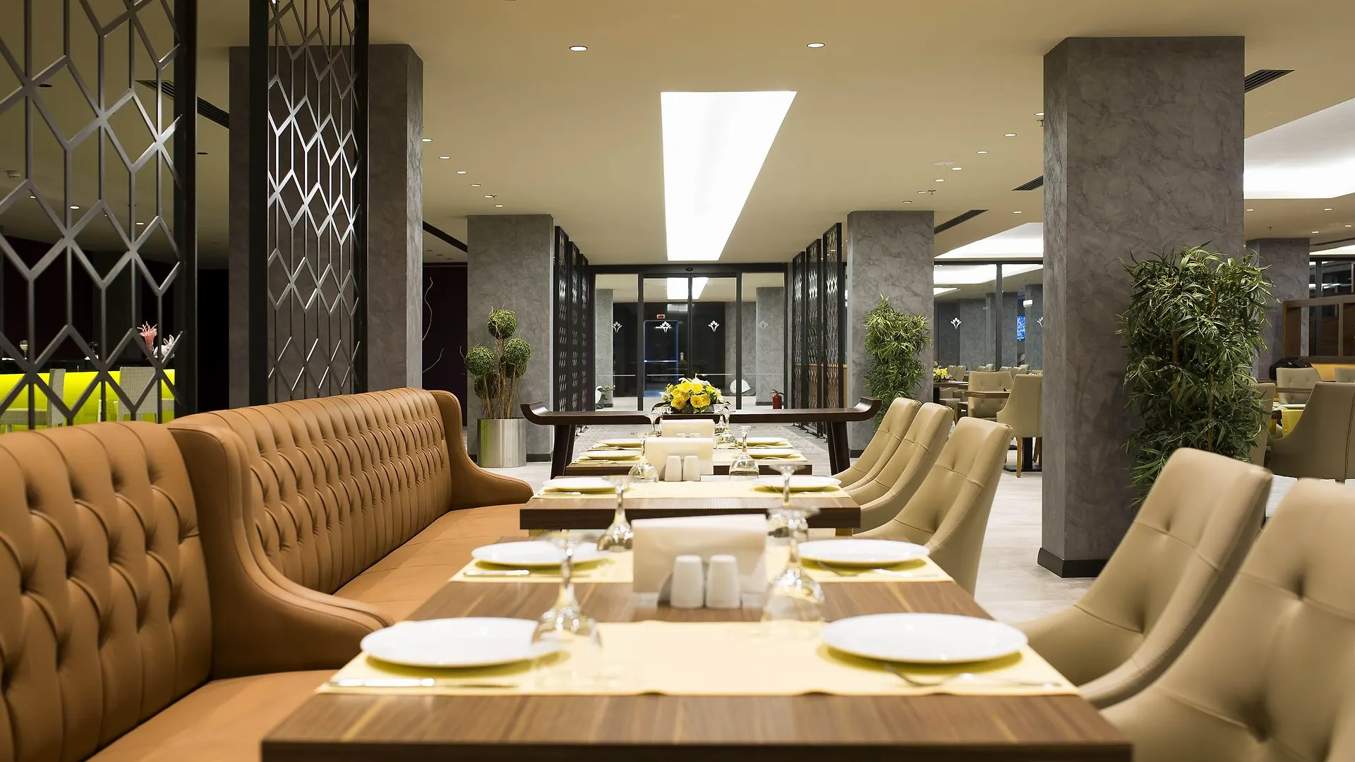 Mirage World Hotel İçmeler 4*,