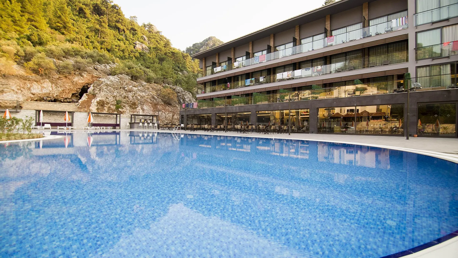 Mirage World Hotel İçmeler
