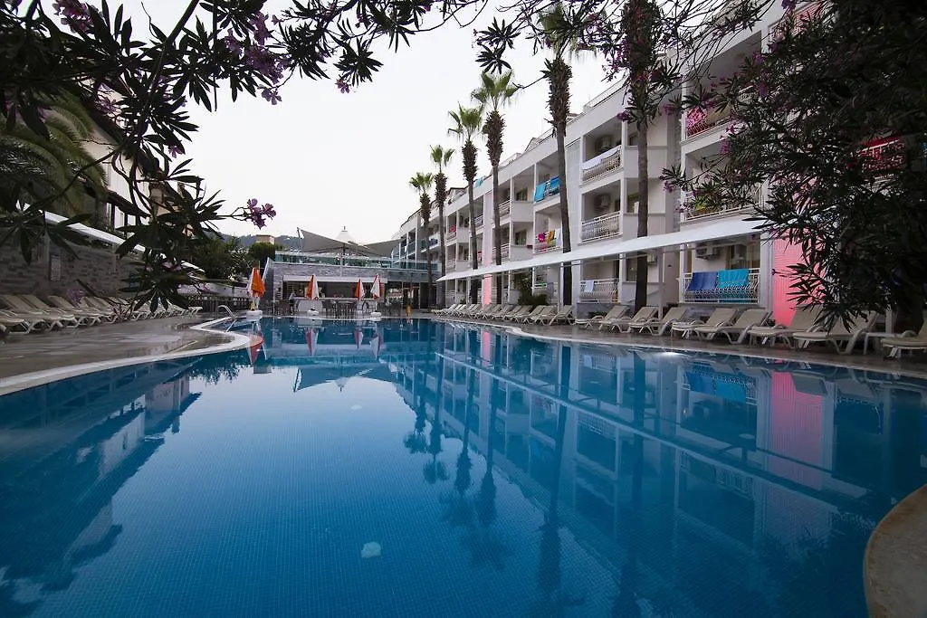 Mirage World Hotel İçmeler